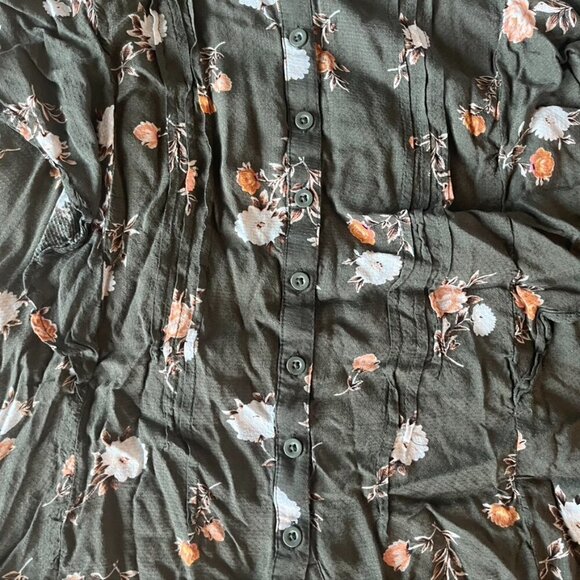 ** Torrid Flutter Sleeve Blouse Green Floral Size 2 - Picture 4 of 9